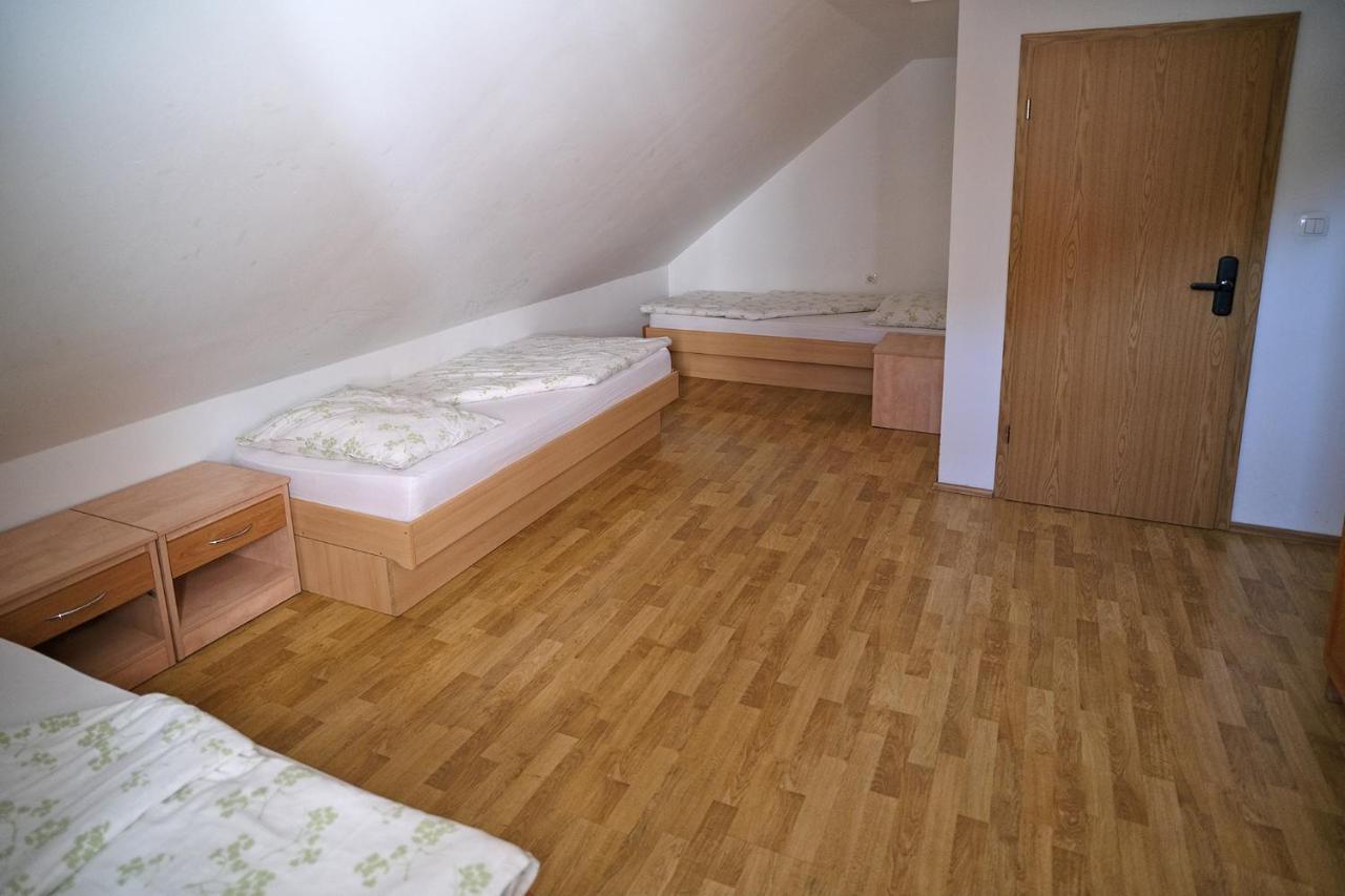 Sostanj Velenje Ravne Sobe Rooms Vrtacnik D O O Kültér fotó