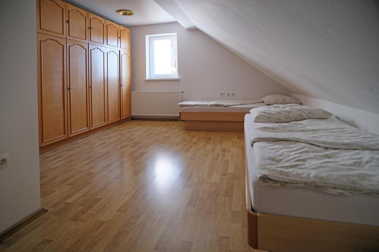 Sostanj Velenje Ravne Sobe Rooms Vrtacnik D O O Kültér fotó